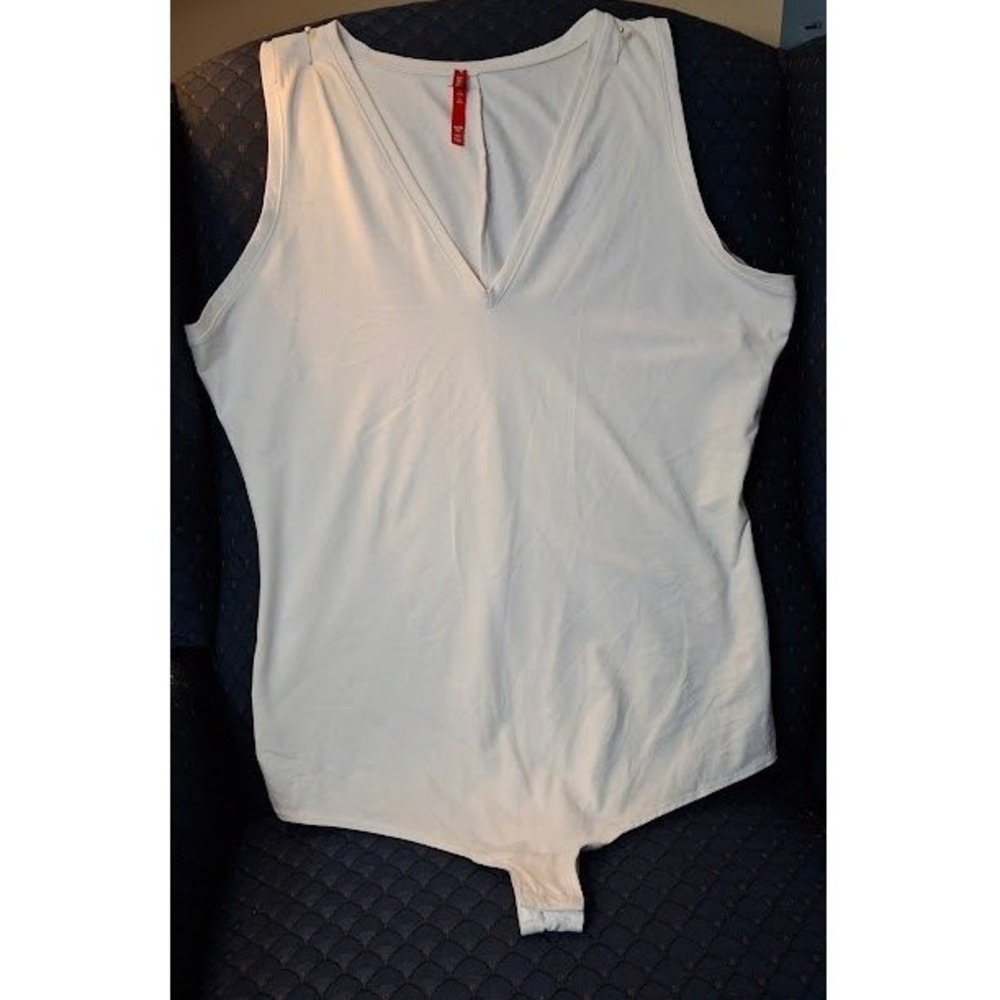 Spanx Suit Your Fancy V-Neck Bodysuit White Sleeveless Thong Back 1X/1XT